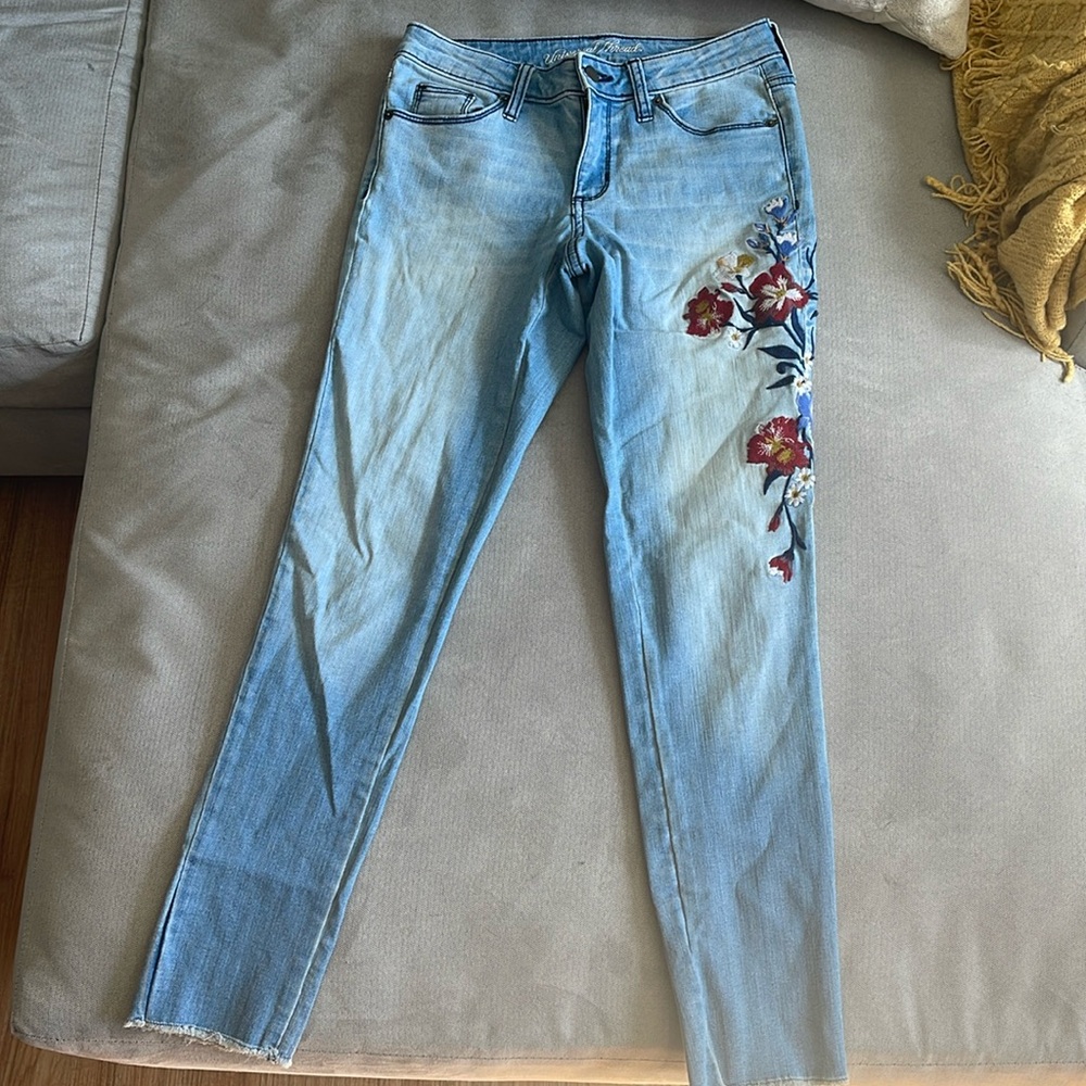 UNIVERSAL THREAD mid-rise skinny jeans with embroidered floral